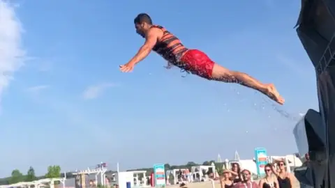 SLIP & FLY óriás élménycsúszda a Lupa Beachen – Korlátlan csúszás! (Napi jegy) 2