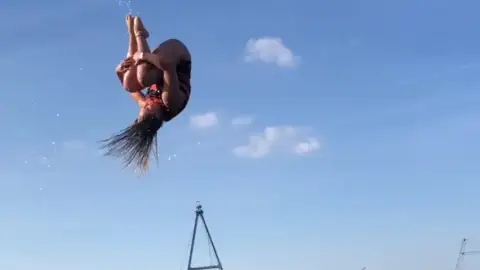 SLIP & FLY óriás élménycsúszda a Lupa Beachen – Korlátlan csúszás! (Napi jegy) 3