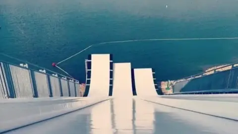 SLIP & FLY óriás élménycsúszda a Lupa Beachen – Korlátlan csúszás! (Napi jegy) 6