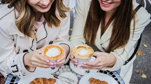 Un Moment entre Amies – Barátnős kávézás a C’est La Vie Caféban, Pátyon 5