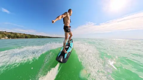 Páros E-Surf élmény Balatonaligán – Keltsétek életre a hullámokat együtt! 15