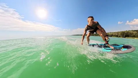 Páros E-Surf élmény Balatonaligán – Keltsétek életre a hullámokat együtt! 3