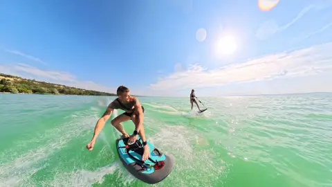 Páros E-Surf élmény Balatonaligán – Keltsétek életre a hullámokat együtt! 12