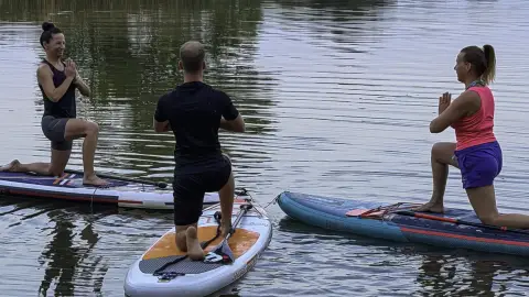 Páros SUP-jóga Szigethalmon – Mozgás & Relaxáció a vízen! 5
