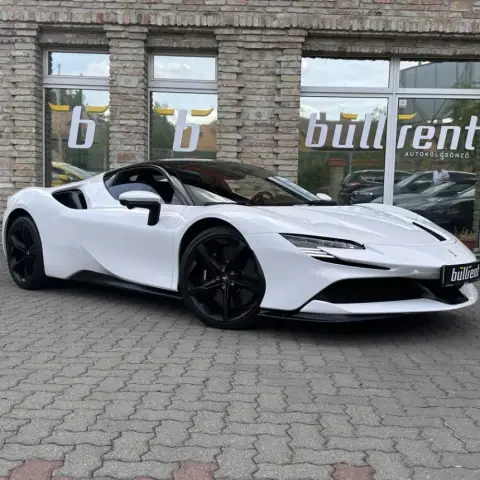 Ferrari SF90 Stradale – közúti élményvezetés Budapestről indulva