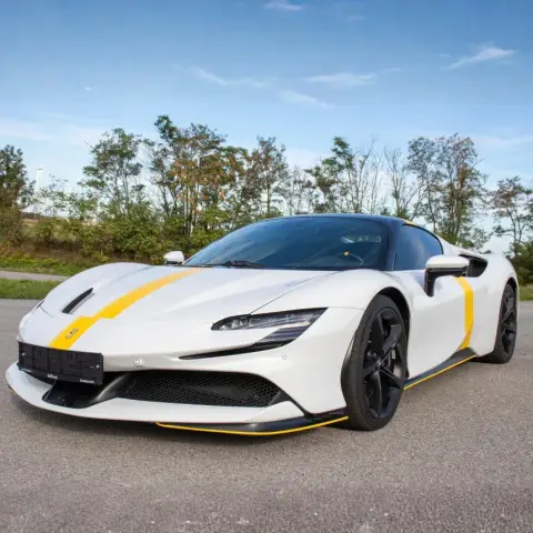 1000 lóerős Ferrari SF90 Stradale élményvezetés a Kakucs Ringen