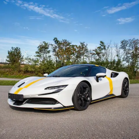 1000 lóerős Ferrari SF90-nel élményautózás utasként a Kakucs Ringen