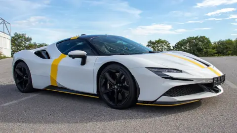 1000 lóerős Ferrari SF90-nel élményautózás utasként a Kakucs Ringen 2