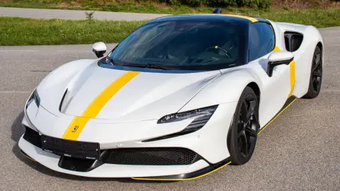 1000 lóerős Ferrari SF90-nel élményautózás utasként a Kakucs Ringen 5