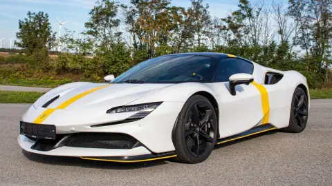 1000 lóerős Ferrari SF90-nel élményautózás utasként a Kakucs Ringen 6