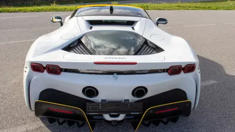 1000 lóerős Ferrari SF90-nel élményautózás utasként a Kakucs Ringen 18