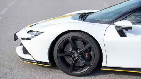 1000 lóerős Ferrari SF90-nel élményautózás utasként a Kakucs Ringen 19