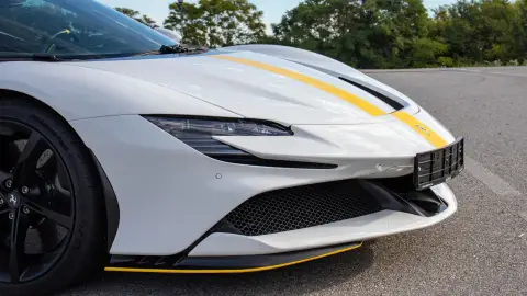 1000 lóerős Ferrari SF90-nel élményautózás utasként a Kakucs Ringen 24