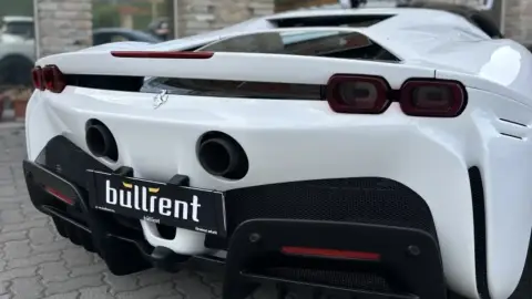 Ferrari SF90 Stradale – Autóbérlés exkluzív pillanatokhoz! 1