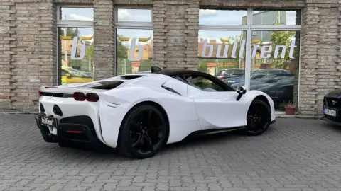 Ferrari SF90 Stradale – Autóbérlés exkluzív pillanatokhoz! 3