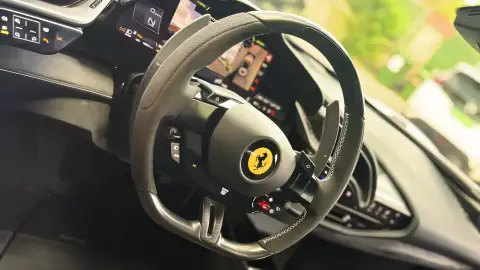 Ferrari SF90 Stradale – Autóbérlés exkluzív pillanatokhoz! 5