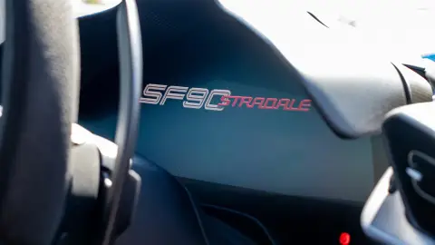 Ferrari SF90 Stradale élményvezetés a Kakucs Ringen 1