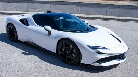 Ferrari SF90 Stradale élményvezetés a Kakucs Ringen 13