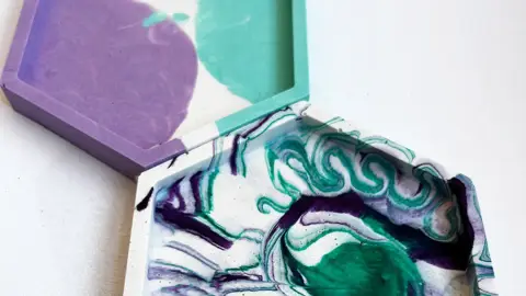 Jesmonite design alátétkészítő workshop Győrben 3