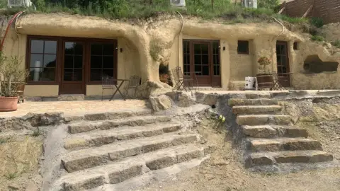 SIROCAVE barlangszállás: 1 éjszaka együtt Sirokon – CAVE NIGHT csomag 4