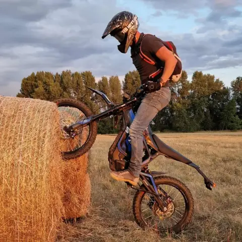Apa-Fia off-road túra elektromos motorral a Liszt Ferenc Repülőtérnél
