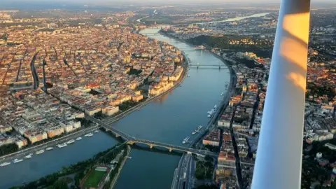 45 perces sétarepülés – Budapest és a Dunakanyar madártávlatból 7