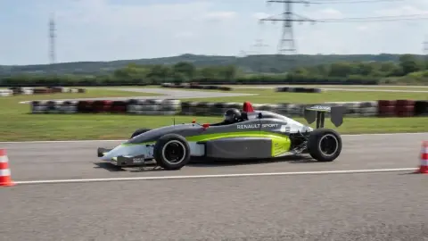 Formula Renault 1.6-os versenyautó vezetés a Szada-Ringen 8