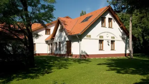 Geréby Kúria Hotel és Lovasudvar: 2 éjszaka kettesben – Lovaglással! 4