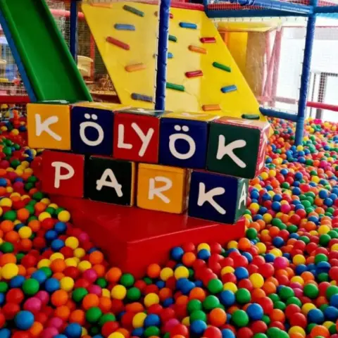 Zártkörű gyerek születésnapi buli a KÖLYÖKPARK Játszóházban – Szolnok