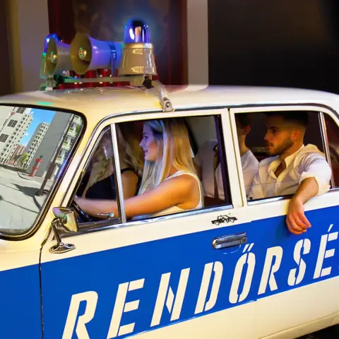 Családi belépő a Budapest Retro Élményközpontba + Ajándék hot dog menüvel!