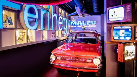 Családi belépő a Budapest Retro Élményközpontba + Ajándék hot dog menüvel! 19