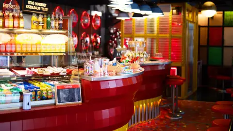 Családi belépő a Budapest Retro Élményközpontba + Ajándék hot dog menüvel! 9