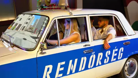 Családi belépő a Budapest Retro Élményközpontba + Ajándék hot dog menüvel! 12