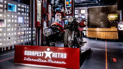 Családi belépő a Budapest Retro Élményközpontba + Ajándék hot dog menüvel! 18