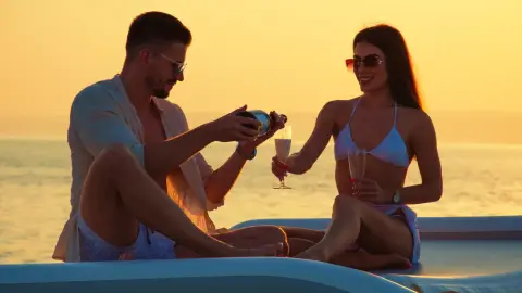 Piknik a Balatonon kettesben – 1 óra privát hajózás Siófokon 7