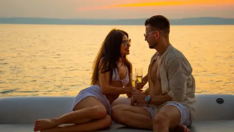 Piknik a Balatonon kettesben – 1 óra privát hajózás Siófokon 4