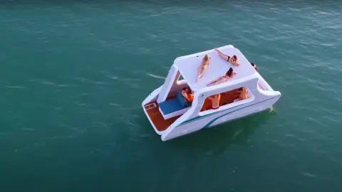 Piknik a Balatonon kettesben – 1 óra privát hajózás Siófokon 3