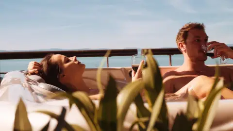 Hétköznapi feltöltődés szerelmeseknek – Mediterrán szállás 2 főre Siófokon 10