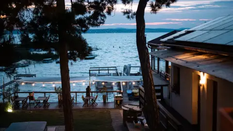 Hétköznapi feltöltődés szerelmeseknek – Mediterrán szállás 2 főre Siófokon 11