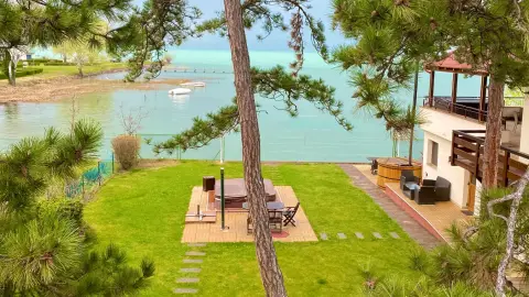 Hétköznapi feltöltődés szerelmeseknek – Mediterrán szállás 2 főre Siófokon 13