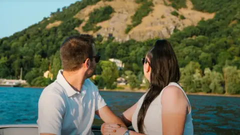 Száguldás a Dunán! – 25 perces motorcsónakos élményhajózás Visegrádon 18