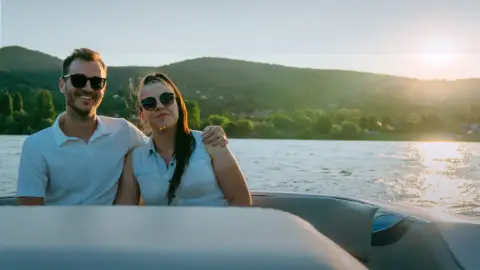 Száguldás a Dunán! – 25 perces motorcsónakos élményhajózás Visegrádon 11