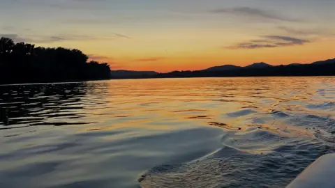 Száguldás a Dunán! – 25 perces motorcsónakos élményhajózás Visegrádon 12