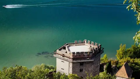 Száguldás a Dunán! – 25 perces motorcsónakos élményhajózás Visegrádon 24