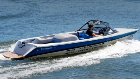 Száguldás a Dunán! – 25 perces motorcsónakos élményhajózás Visegrádon 16