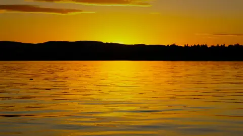 Száguldás a Dunán! – 25 perces motorcsónakos élményhajózás Visegrádon 23