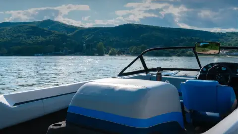 Száguldás a Dunán! – 25 perces motorcsónakos élményhajózás Visegrádon 13