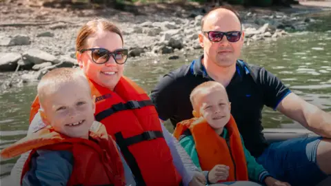 Száguldás a Dunán! – 25 perces motorcsónakos élményhajózás Visegrádon 21