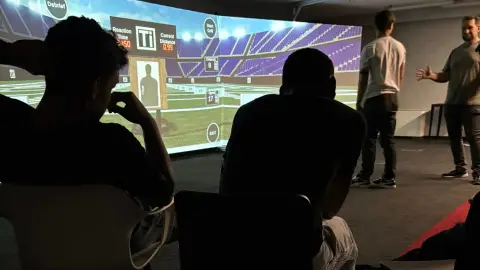 Szimulátoros élményprogram "Extended" – 5-8 fő részére Budaörsön 6