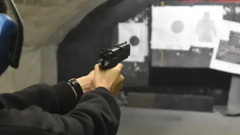 Élménylövészet Budapesten vagy Komáromban: Páros csomag – 40 lövés! 31